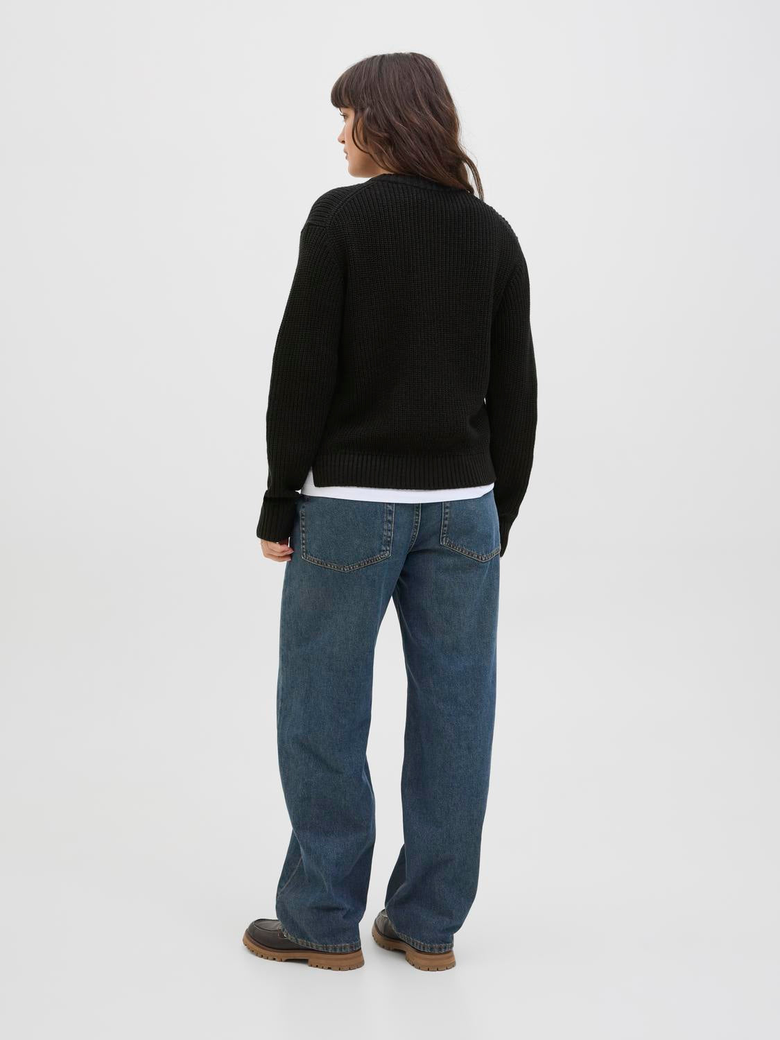 model_shot-back